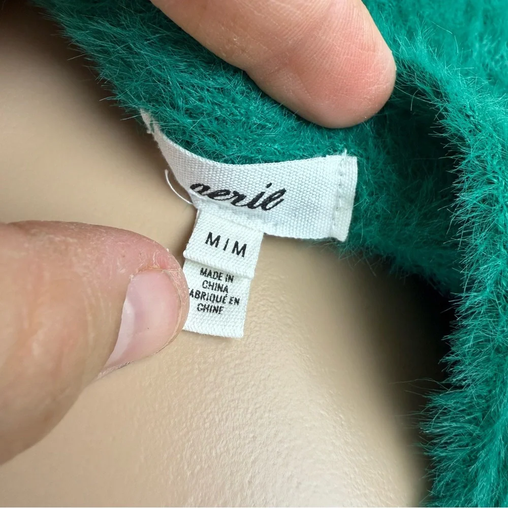 NWOT Aerie Fluffy 4-Ever Reversible Twist Green Envy Cozy Soft Crop Sweater SZ M